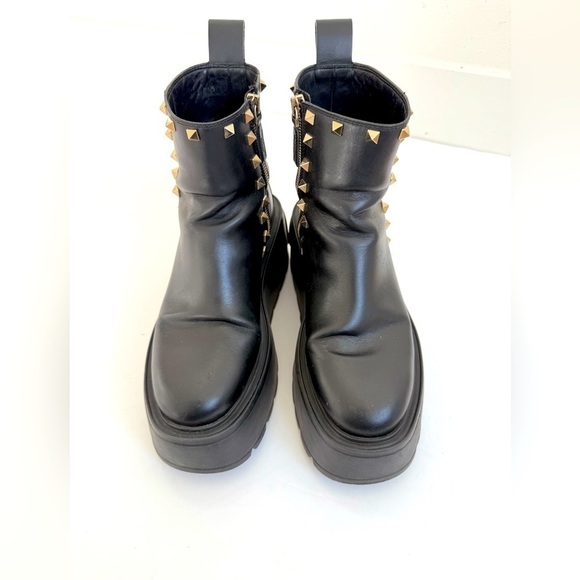Valentino Garavani Black Leather V logo uniqueform calfskin ankle boots EU 37.5 - Picture 5 of 13
